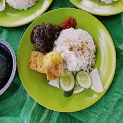 Bebek Dada Pedas Bumbu Item