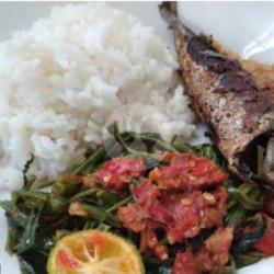 Nasi Campur Ikan Malalugis Goreng Sous,kangkung Cah Panas