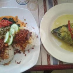 Nasi Gulai Kuning Kepala Ikan Tongkol