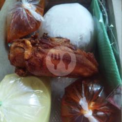 Nasi Kotak Ayam , Air Gelas, Hati Bumbu Merah, Sayur Santan