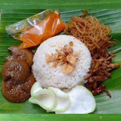 Nasi Uduk   Semur Jengkol