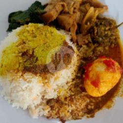 Nasi Telor Goreng Balado Sayur Nangka Daun Singkong Sambal Ijo.