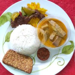 Nasi Sayur Nangka Ayam Semur