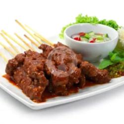 Satu Porsi Sate Daging Manis