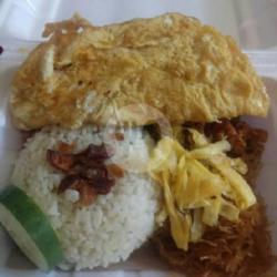 Nasi Uduk Telur Dadar