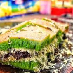 Martabak Pandan Kombinasi 1/2 Keju   1/2 Kacang Coklat Wijen