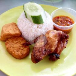 Ayam Goreng Mantap Sambel Lalapan Nasi Tahu Tempe Timun