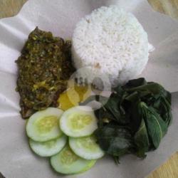 Bebek Sambel Ijo  Nasi  Lalapan