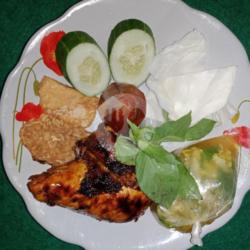 Ayam Bakar   Kuah Soto   Tempe   Tahu   Smbel   Lalapan