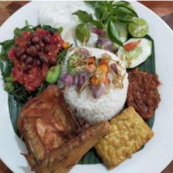 Ayam Goreng   Nasi   Plecing Kangkung