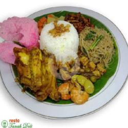 Paket Nasi Campur Ayam Goreng   Minum