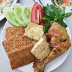 Ayam Geprek Ajha Tahu Tempe Sambal Hitam Ijo