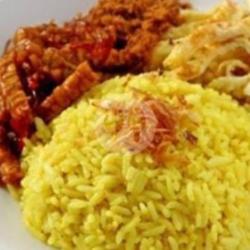 Nasi Kuning Pindang