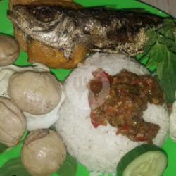 Ikan Laut Segar Goreng  Nasi  Jengkol Goreng Tahu/tempe