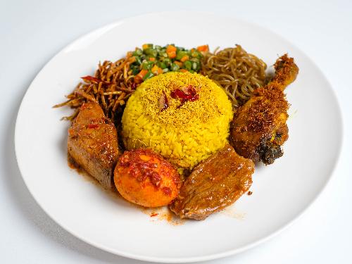 Nasi Kuning Ambon Poka, Tenggilis Mejoyo