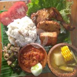 Paket B ( Ayam Goreng   Cumi Asin   Sayur Asem )