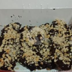 Piskris Cokelat Tabur Kacang