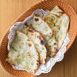 Masala Kulcha (paneer)