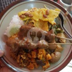 Nasi Pecate (pecel, Campur, Sate)