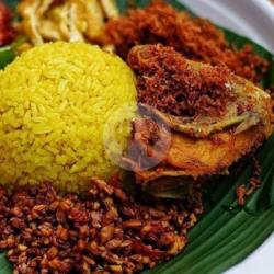 Nasi Kuning Special Ayam Goreng