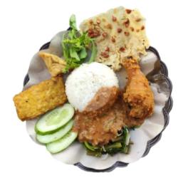 Pecel Ayam   Peyek