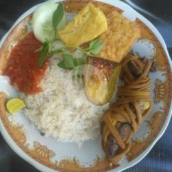 Nasi Penyetan Jeroan Tahu Tempe