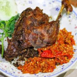 Nasi Penyetan Bebek   Sambel Lalapan Serundeng