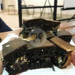 Blackforest Kacang Keju Susu