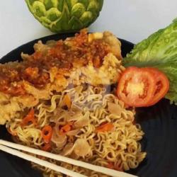 Indomie Goreng Topping Telor Geprek