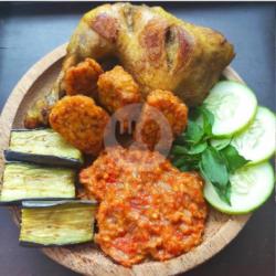 Ayam Goreng Lalapan