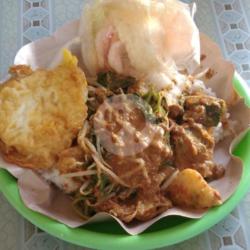 Pecel   Gorengan     Kolak