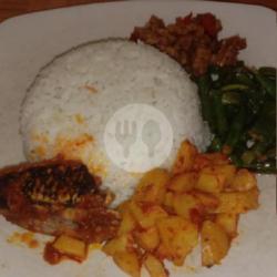 Paket Nasi Tongkol Balado Kentang Balado Orek Tempe Sayur