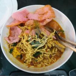 Mie Kuah Kari Ayam