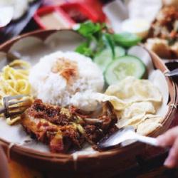 Nasi Uduk Ayam Bakar   Tempe Orek   Bihun