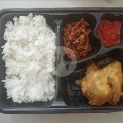 Nasi   Ayam Goreng   Oreg Kering   Sambal (mika Bento)