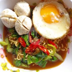 Indomie Nyemek Telur Bakso