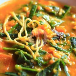 Tinutuan Campur Mie