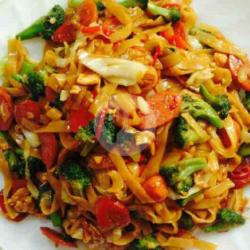 Kwetiau Goreng Bakso Sosis