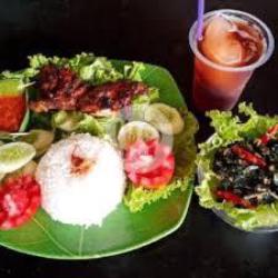 Nasi Ayam Bakar Tempe Es Teh Manis/es Lemon Tea