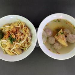 Yam Kwetiauw Bakso