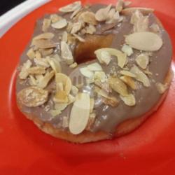 Donat Dasar Plus Topping Almond