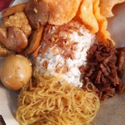 Nasi Uduk Semur Telur Semur