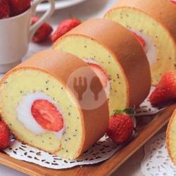 Bolu Gulung Strawberry