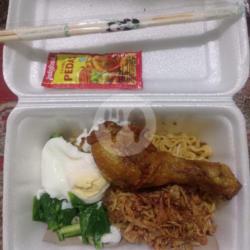 Indomie Telur   Ayam Goreng   (gratis) Es Teh Tong Tji