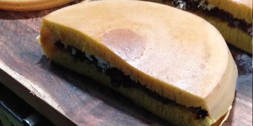 Martabak Haikal, Comal