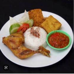 Pecel Ayam   Tahu Tempe   Nasi Uduk