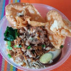 Mie Keriting Ayam Pangsit Goreng