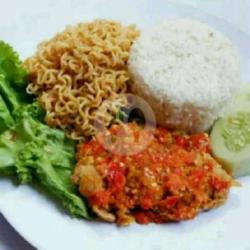 Ayam Geprek,nasi,mie Goreng Geprek