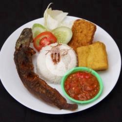 Lele Goreng   Tahu Tempe   Nasi Uduk