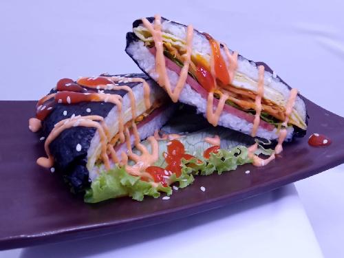 Sushi Ya Gayatri, Sumber Solo